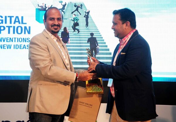 amitava bhattacharya getting award at Engage digital summit